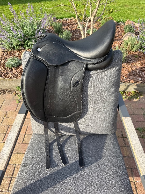 Ikonic Light H+ Dressage Double Flap Saddle (DHY02H) – Bild 1 von 7