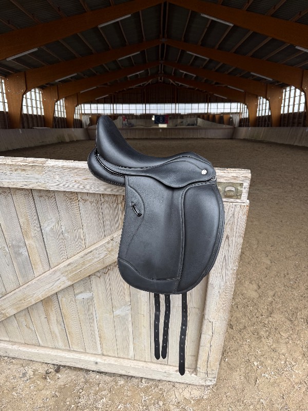 Ikonic Light H+ Dressage Double Flap Saddle (DHY02H) – Bild 2 von 7