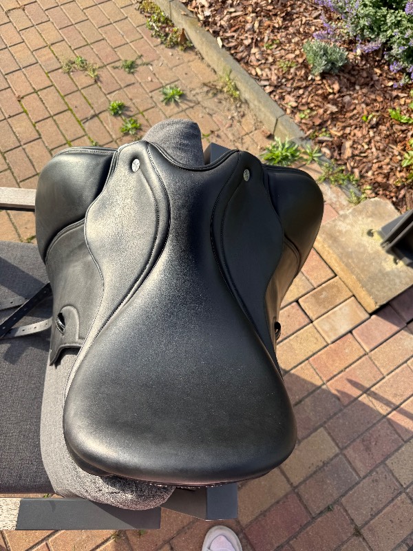 Ikonic Light H+ Dressage Double Flap Saddle (DHY02H) – Bild 3 von 7